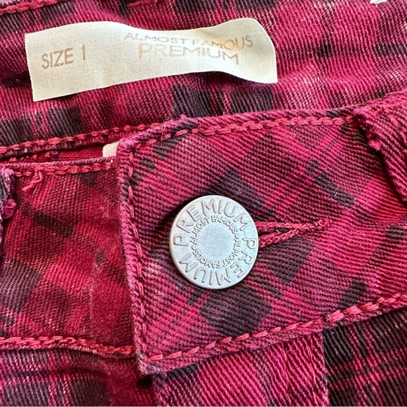 ALMOST FAMOUS Premium Red Plaid Distressed Skinny Jeans Size 1 - Picture 6 of 13